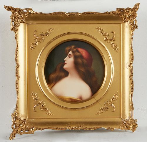 KPM PORCELAIN ROUND PLAQUE OF A