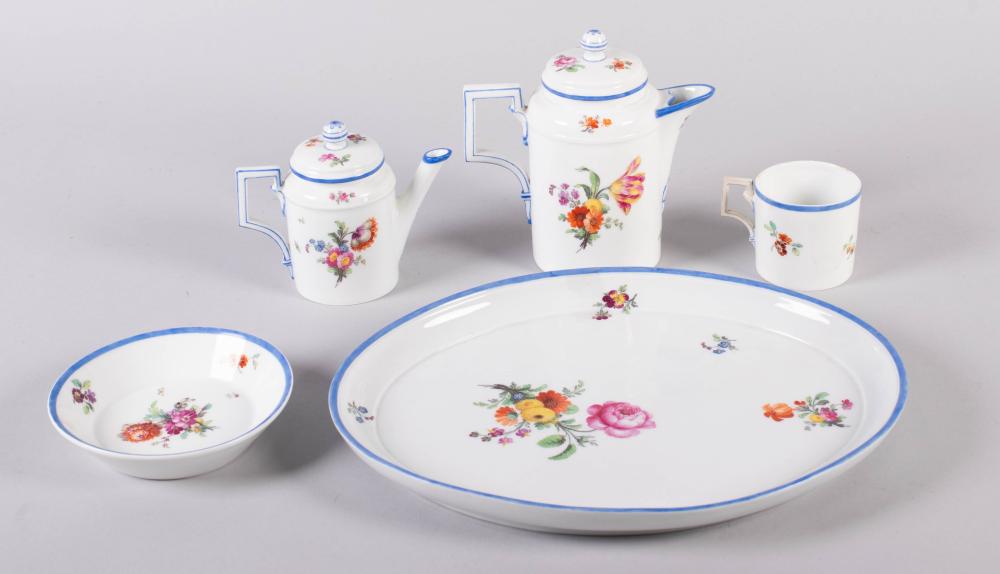 KPM PORCELAIN THREE-PIECE SOLITAIRE