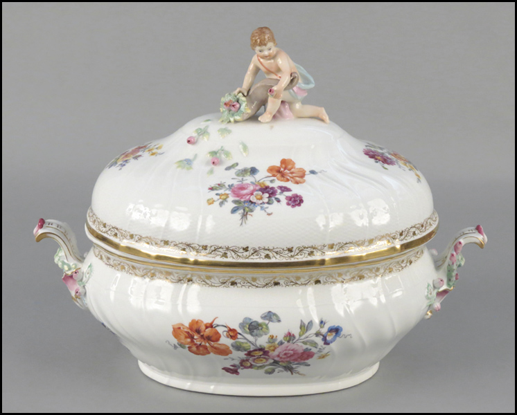 KPM PORCELAIN TUREEN. Bearing a