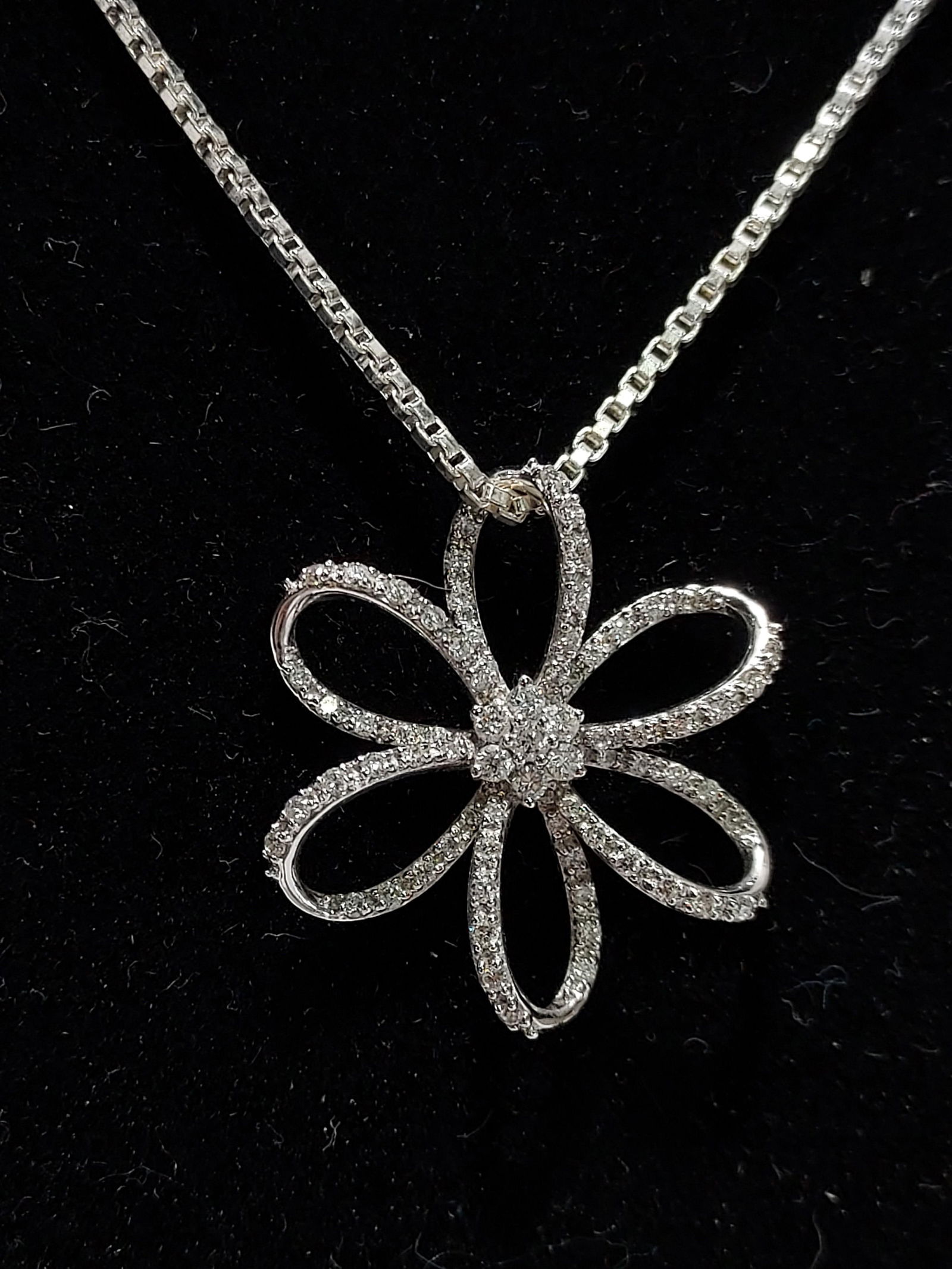 KREMENTZ 14K WHITE GOLD DIAMOND