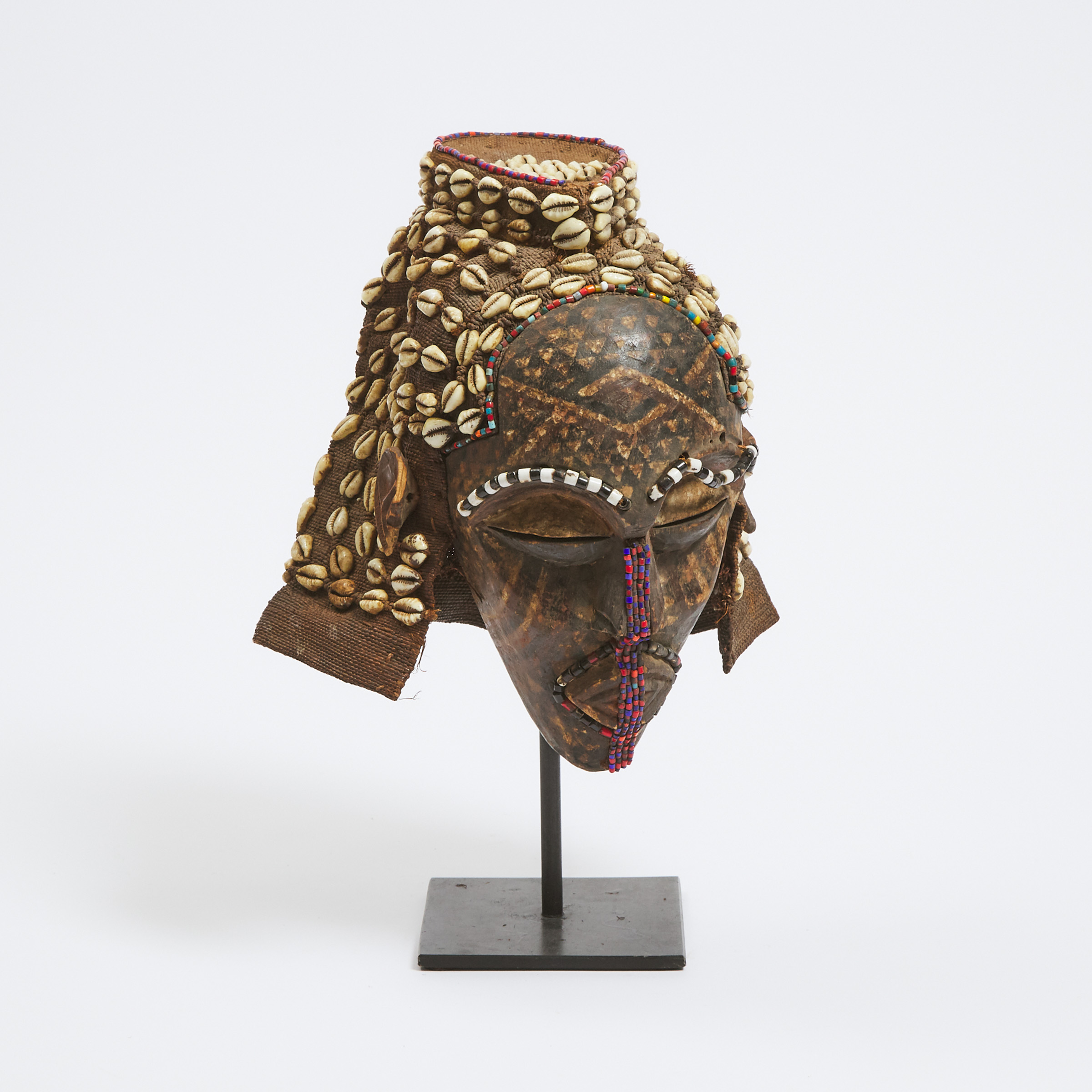 Kuba Ngady Amwaash Mask, Democratic