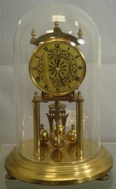 Kundo anniversary clock, Kieni