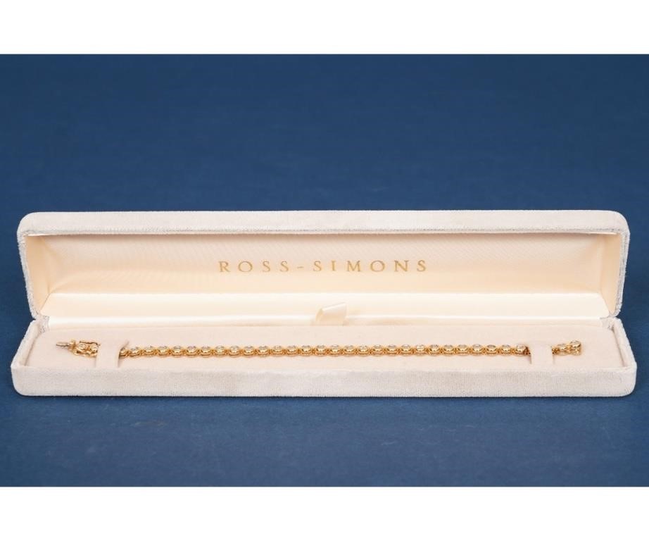 Ladies 14k gold bracelet with bezel