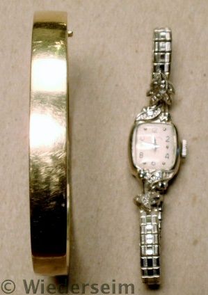 Ladies 14k yg bangle bracelet