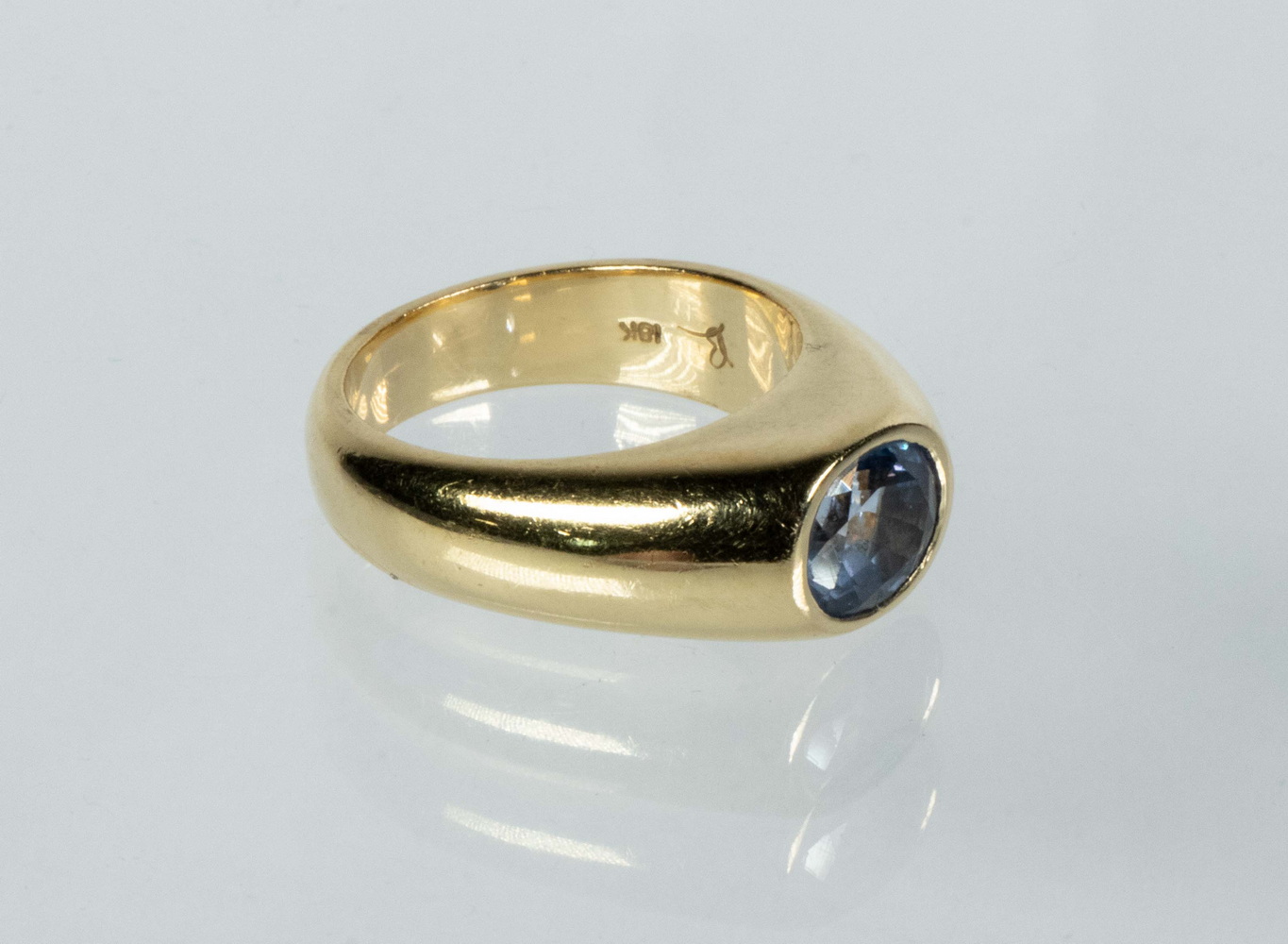 LADIES 18K GOLD AND SAPPHIRE RING