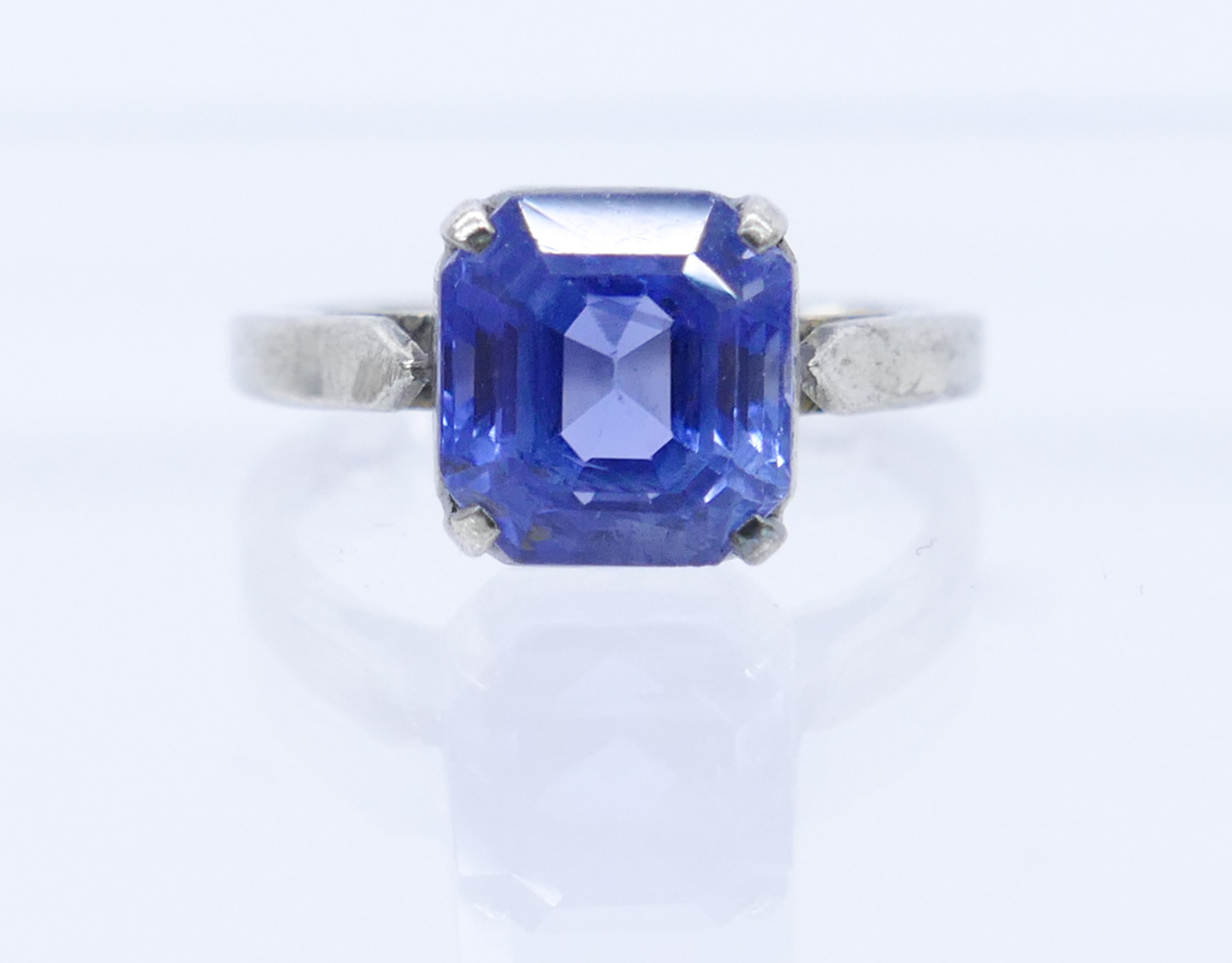 Ladies 4.5ct Sapphire and