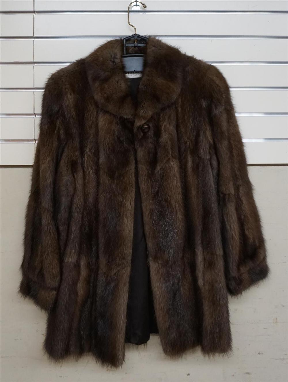 LADIES' BEAVER SHORT-LENGTH FUR