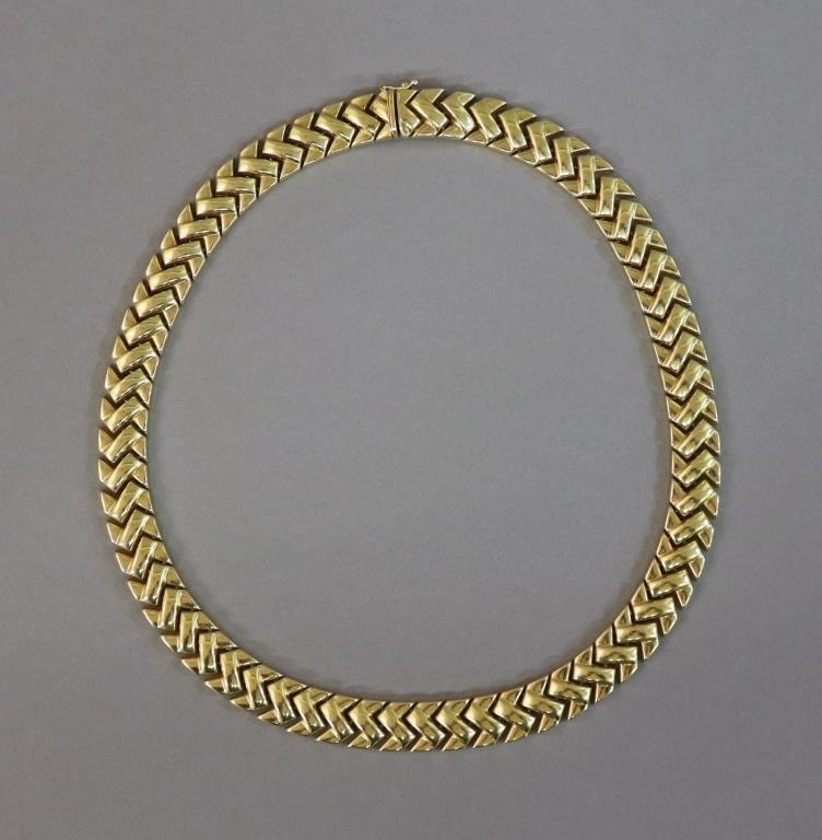 Ladies gold necklace marked 750 (18