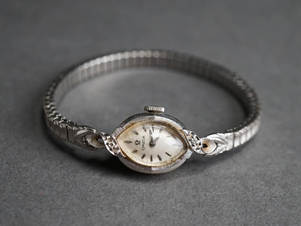 LADIES' OMEGA 14-KARAT WHITE-GOLD