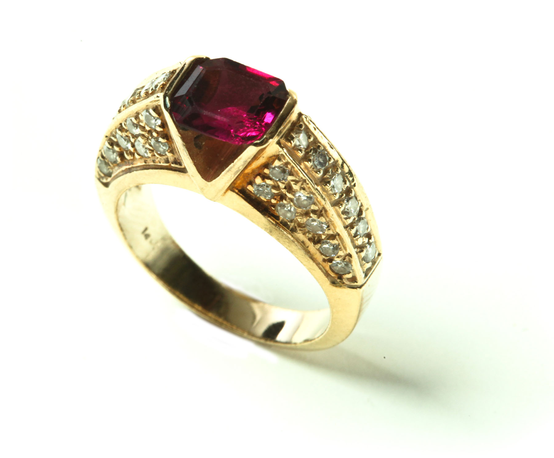 LADIES' RING.  Twentieth century.