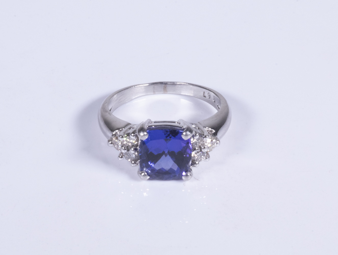 LADIES TANZANITE AND DIAMOND RING