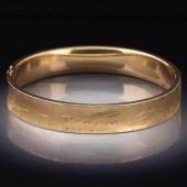 LADIES' VINTAGE GOLD BANGLE BR