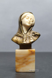 LADY IN SHAWL WITH STAG BEETLE