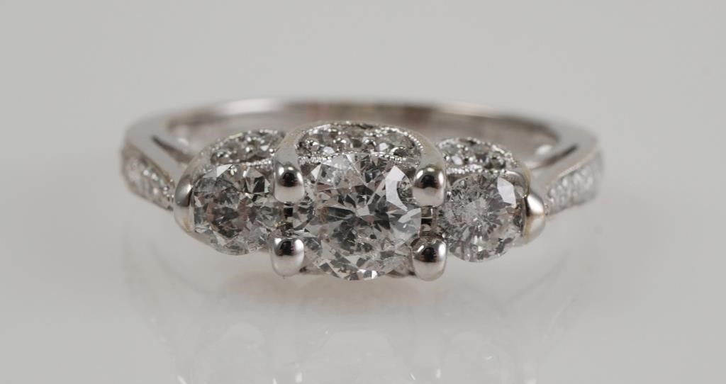 LADY'S 18K WHITE GOLD & DIAMOND