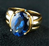 LADY'S BLUE STONE RINGConsisti