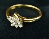 LADY'S DIAMOND CLUSTER RINGCon
