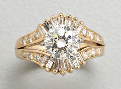 Lady's diamond ring, centering a