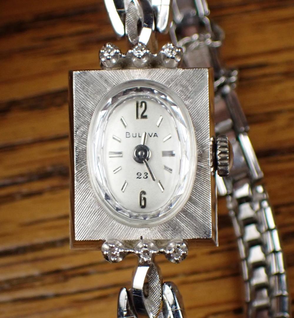 LADY'S DIAMOND WRISTWATCHLADY'S