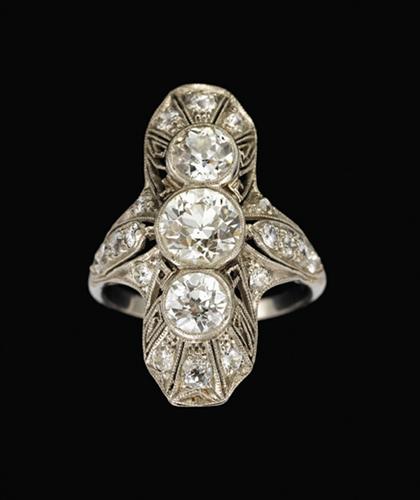 Lady's platinum and diamond ring