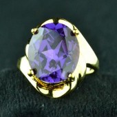 LADY'S PURPLE STONE RINGConsis