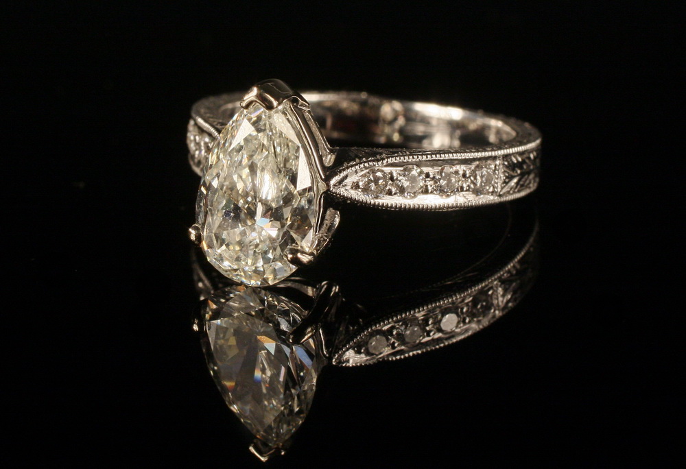 LADY'S RING - One 14K White Gold