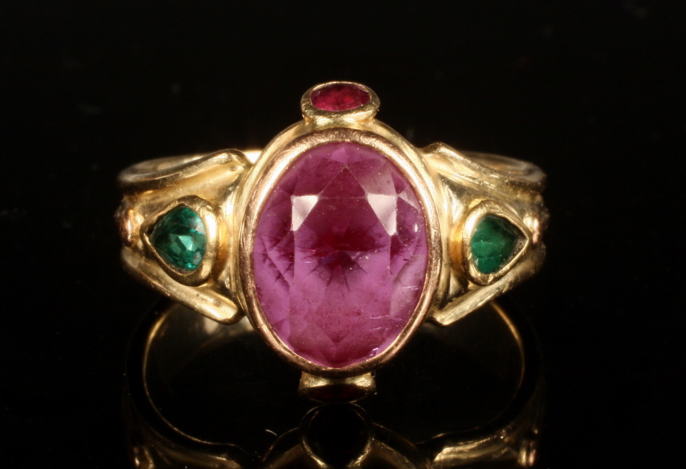 LADY'S RING - One 14K Yellow Gold