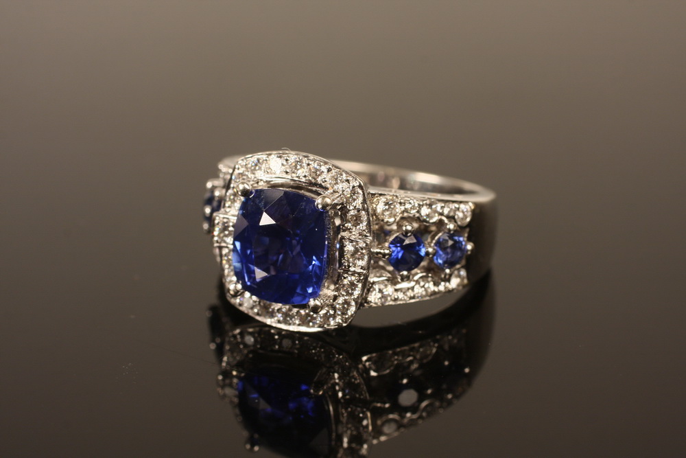 LADY'S RING - One Designer 18K