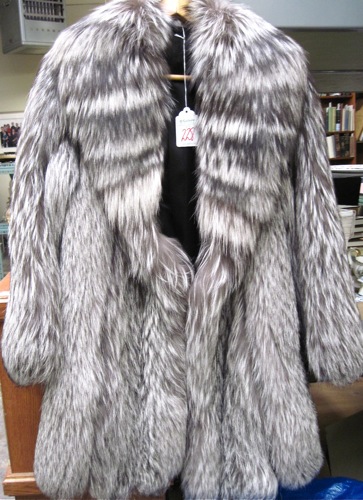 LADY\'S SILVER FOX FUR COAT black