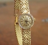 LADY'S VINTAGE ROLEX GOLD WRIS