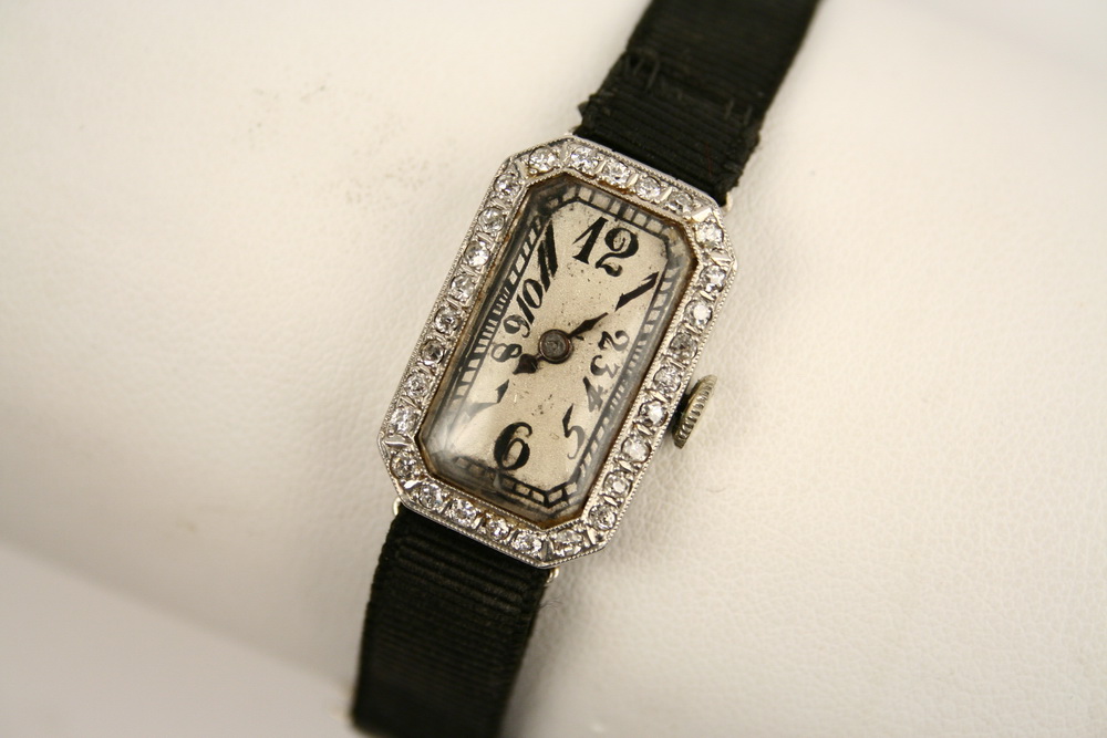 LADY'S WATCH - Art Deco platinum