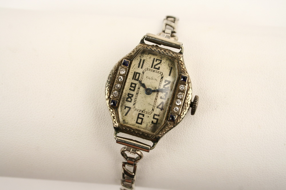 LADY'S WRIST WATCH - Art Deco