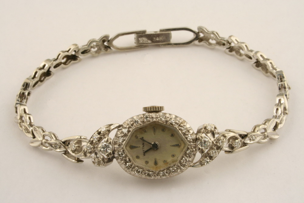 LADY'S WRISTWATCH - A 14K white