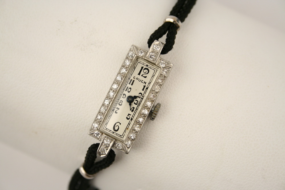 LADY'S WRISTWATCH - Art Deco