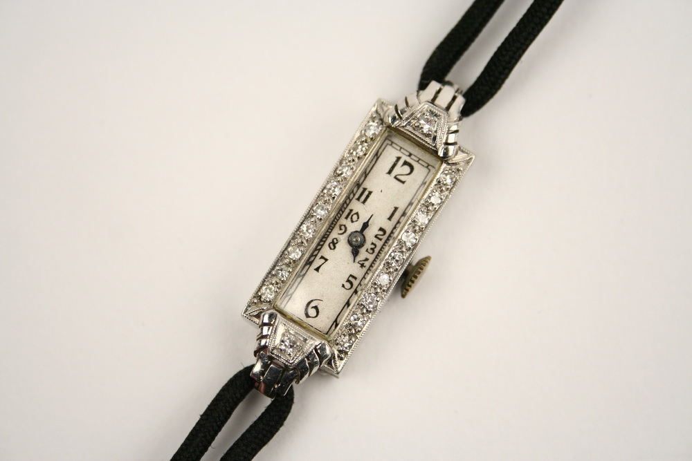 LADY'S WRISTWATCH - Circa 1920-30