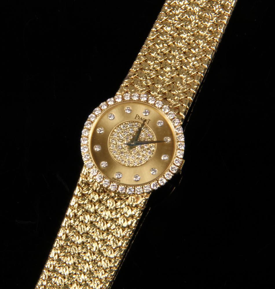 LADY'S WRISTWATCH - One 18K