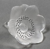 LALIQUE "ANEMONE" FROSTED ART
