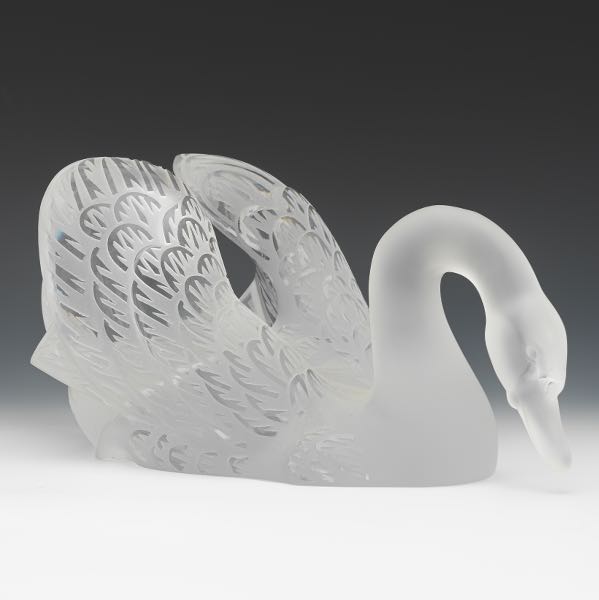 LALIQUE CRYSTAL "CYGNE"  6 ?"H x 13