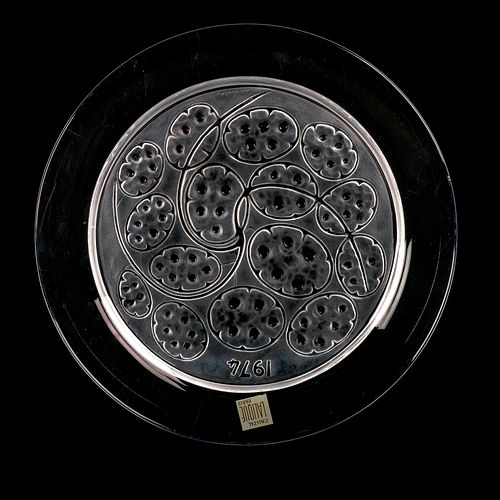LALIQUE CRYSTAL DECORATIVE PLATE,