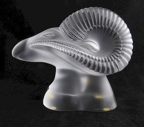 LALIQUE CRYSTAL FIGURINELalique