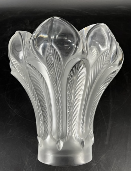 LALIQUE ESNA CRYSTAL VASE.