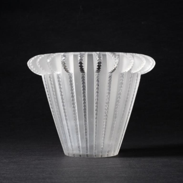 LALIQUE FRANCE ROYAT VASEA