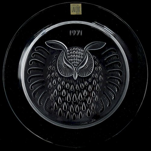 LALIQUE "HIBOU" PLATEDESCRIPTION: A