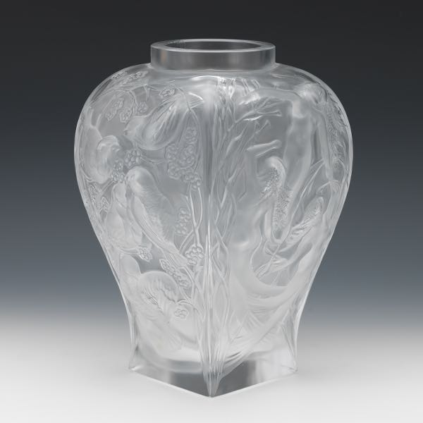 LALIQUE "HOMMAGE" VASE 11" x 8" x