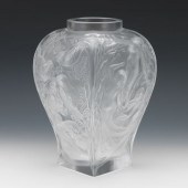 LALIQUE "HOMMAGE" VASE 11" x 8