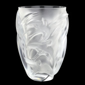 LALIQUE  MARTINETS  CRYSTAL VA
