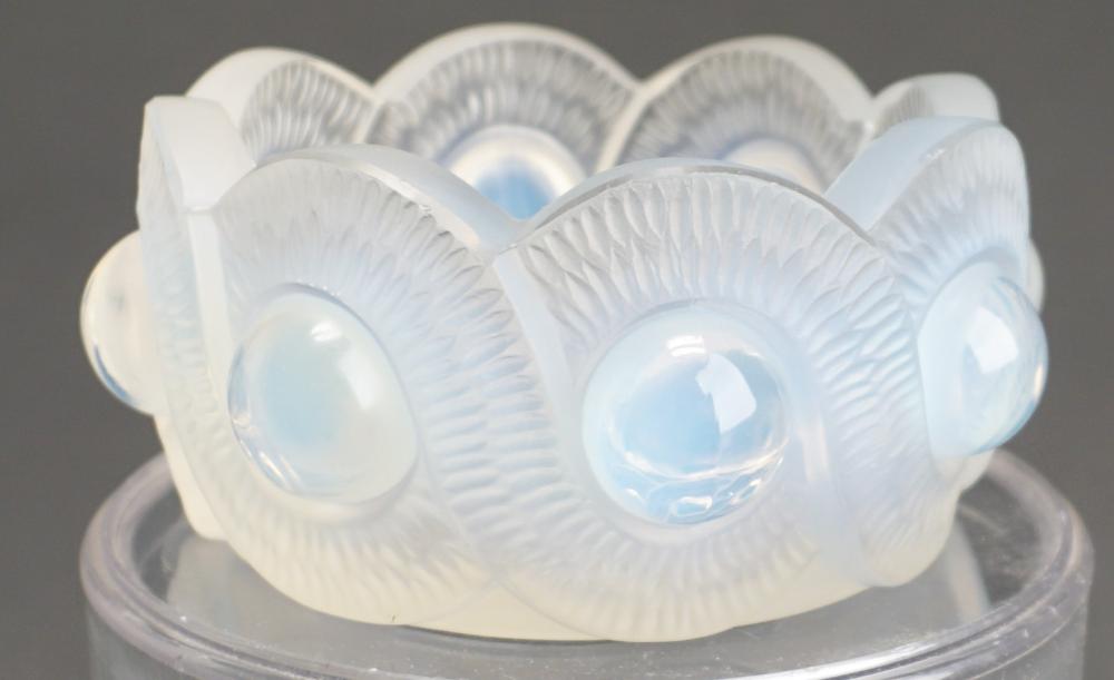 LALIQUE OPALESCENT CRYSTAL 'GAO'