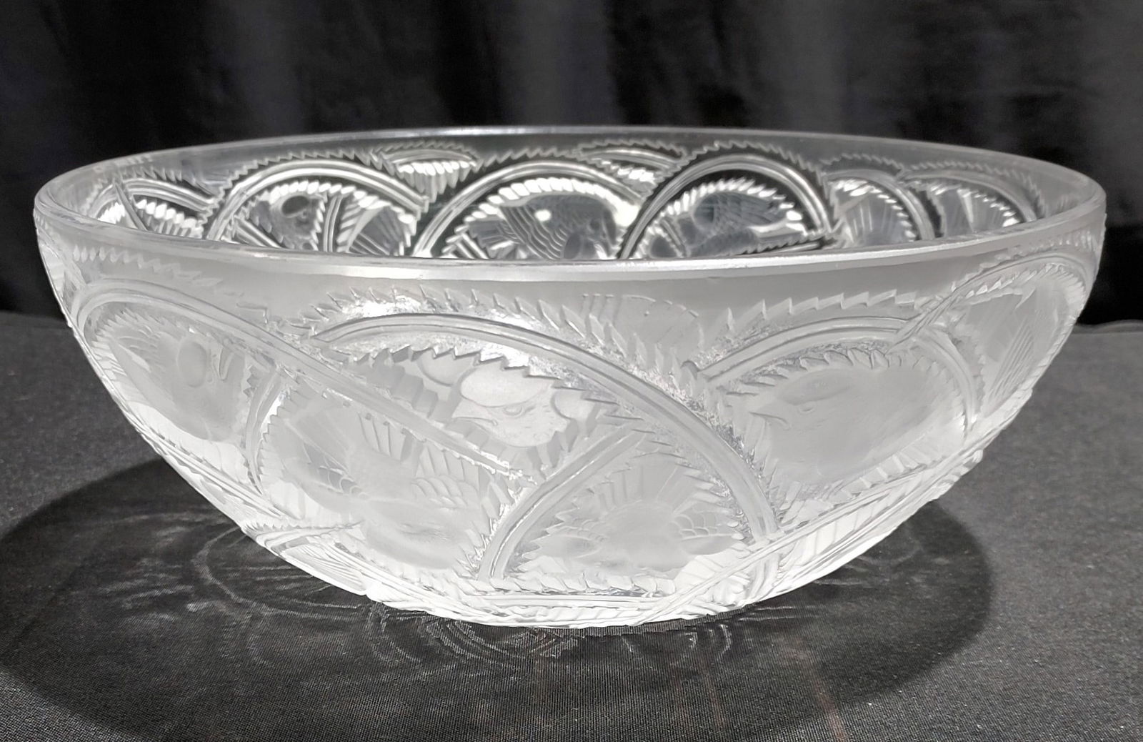 LALIQUE "PINSONS" CRYSTAL 9.25"