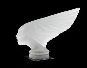 LALIQUE 'VICTOIRE' FROSTED GLA