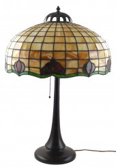 LAMP: HANDEL TABLE LAMP WITH L