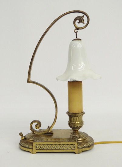 Lamp marked ''Pairpoint E3043''.